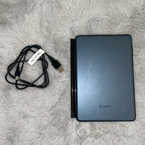 Bluetooth Logictech Magnetic Clip-On Keyboard - Picture 3 of 3